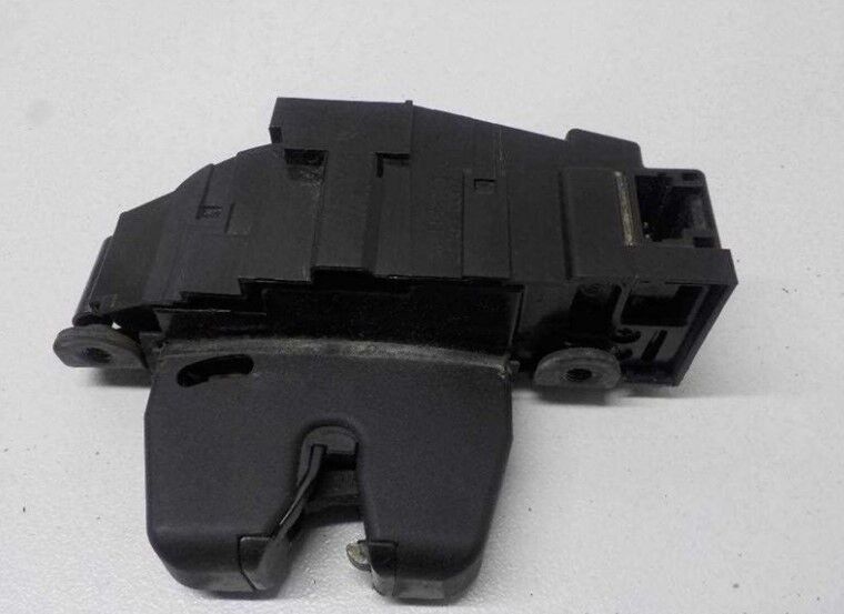 ARKA BAGAJ KİLİDİ PEUGEOT 206